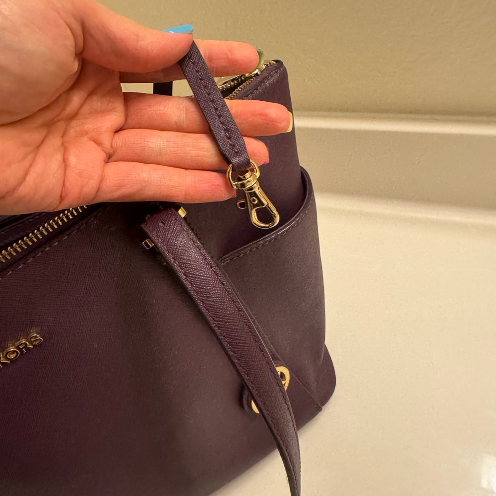Michael Kors Walsh Purple Leather Tote with Gold Accents - Picture 5 of 11